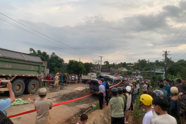 Tai nạn thảm khốc, gia đình 3 người bị xe tải tông tử vong ở Gia Lai-1