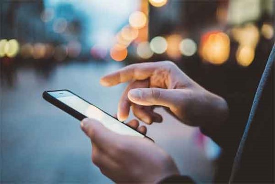 Suy sụp khi đọc tin nhắn “bẩn” của bố với người tình