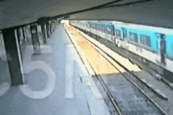 Thảm họa đường sắt thương vong gần 1.000 người khiến Argentina tuyên bố quốc tang, lời nhân chứng: Nó giống như một vụ nổ bom-2