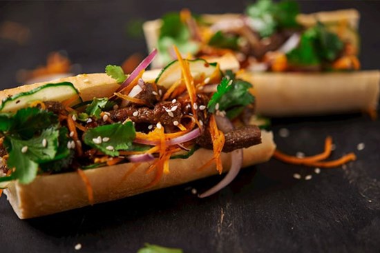 8 món ăn đường phố Việt Nam nổi tiếng nhất