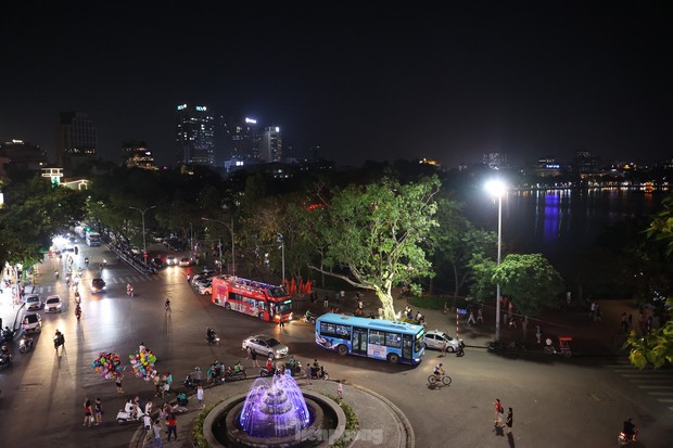 Đường phố Hà Nội bỗng tối om vì phải cắt giảm điện-8