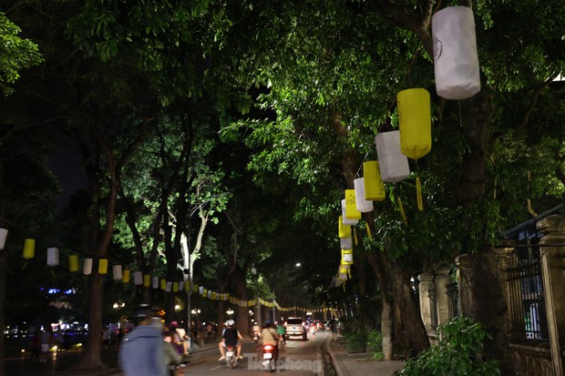 Đường phố Hà Nội bỗng tối om vì phải cắt giảm điện-9