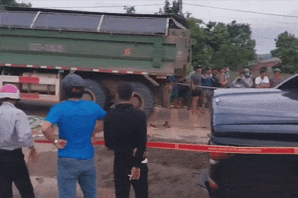 Hiện trường vụ tai nạn liên hoàn, 3 người trong gia đình tử vong