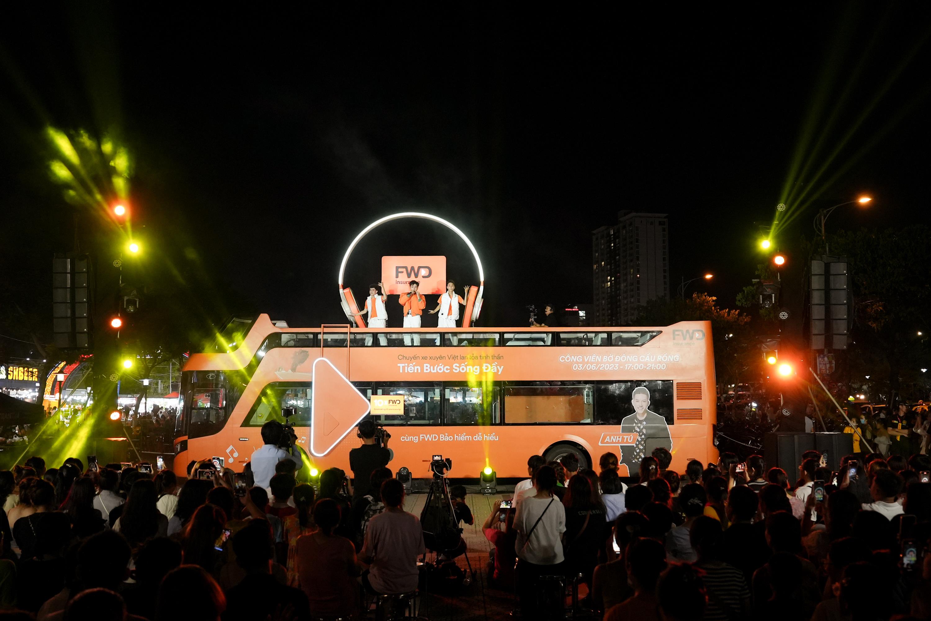 Chuyến xe ‘Tiến bước sống đầy’ rộn rã đường phố Đà Nẵng-3