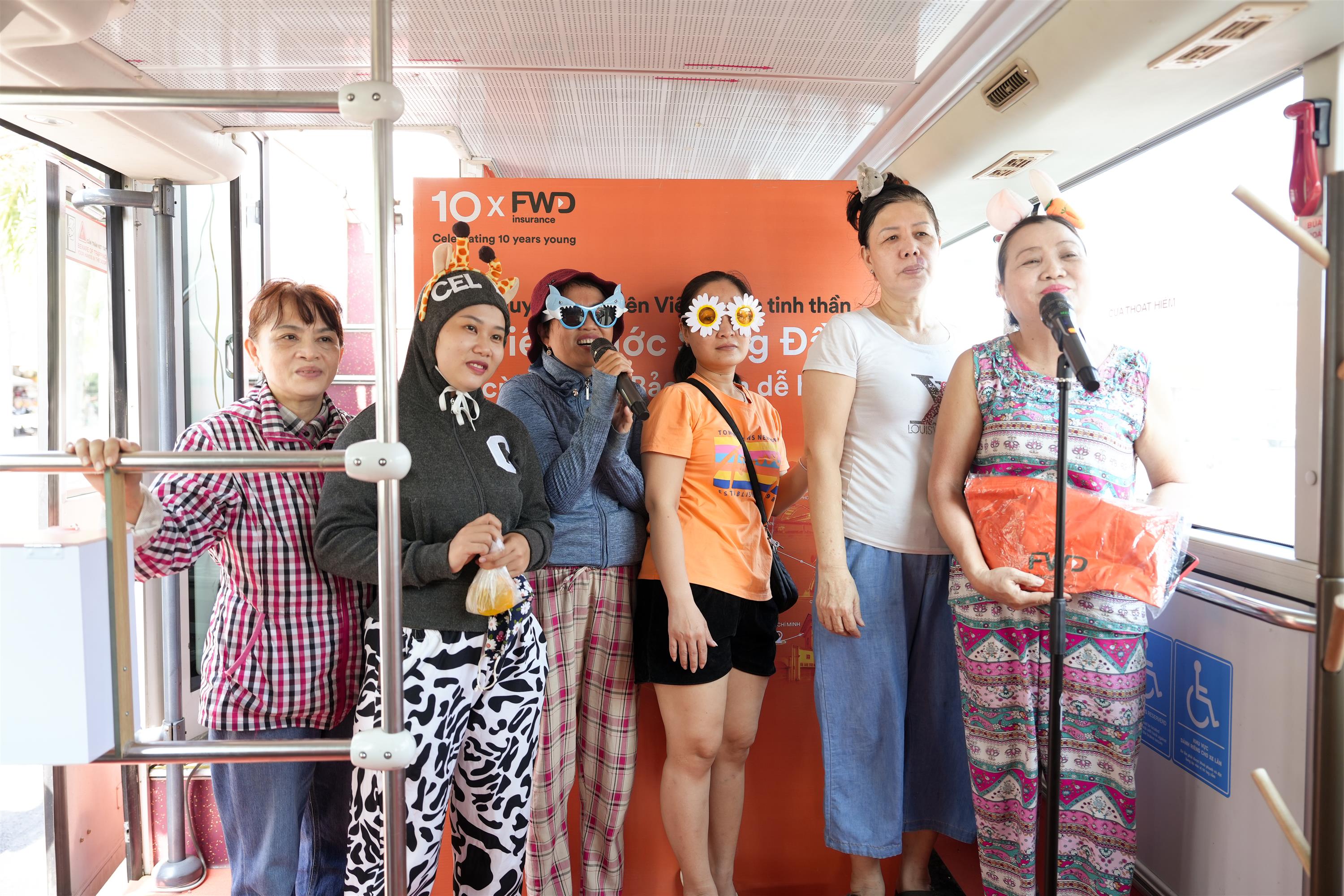 Chuyến xe ‘Tiến bước sống đầy’ rộn rã đường phố Đà Nẵng-4