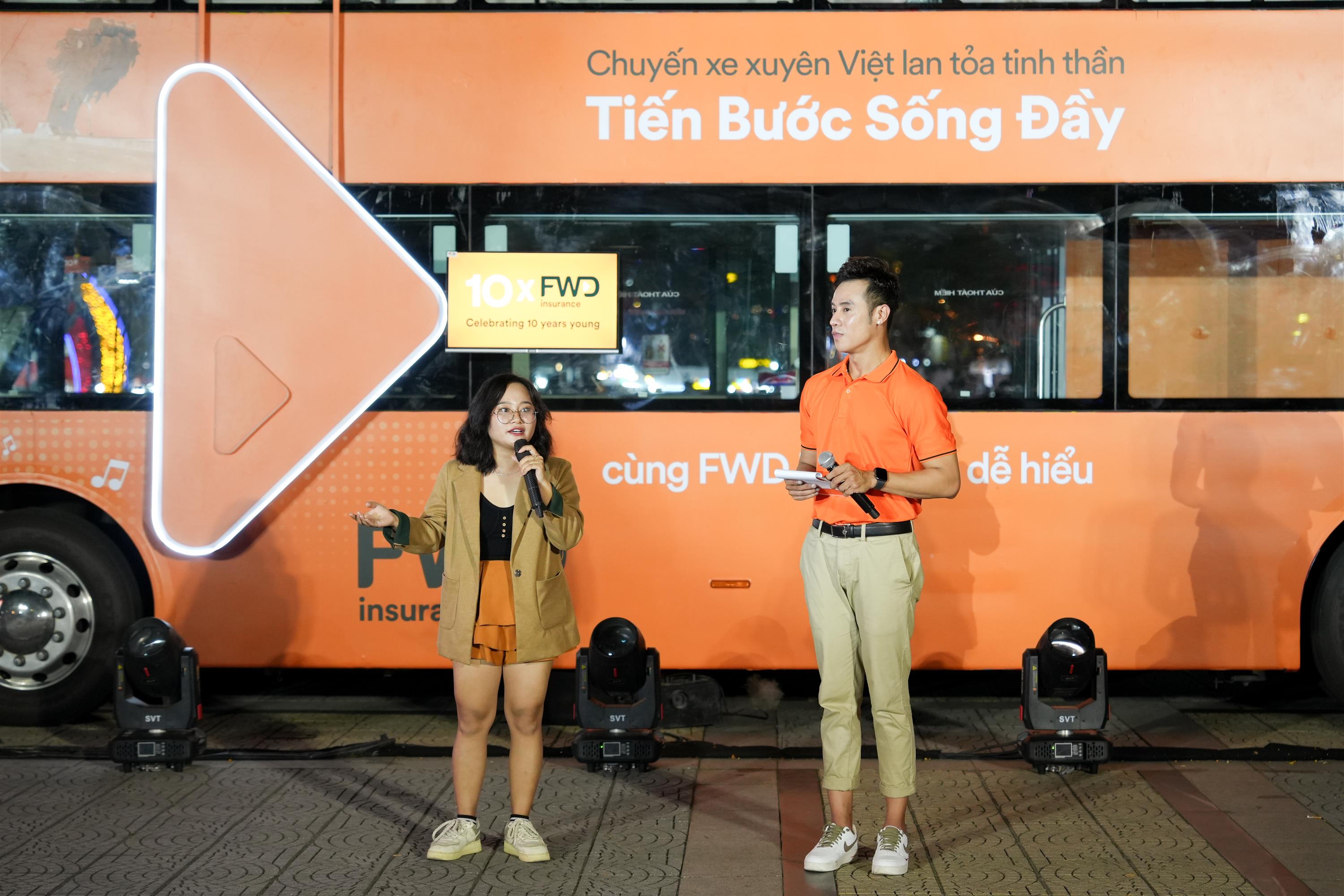 Chuyến xe ‘Tiến bước sống đầy’ rộn rã đường phố Đà Nẵng-6