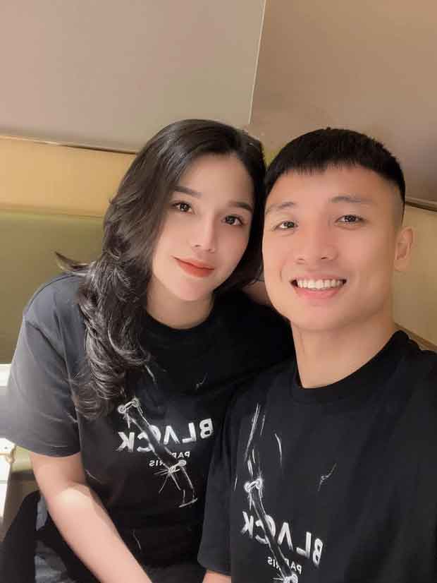 Hôn nhân của trung vệ Bùi Tiến Dũng và Khánh Linh: Tặng vợ từ đồ hiệu đến căn hộ-1