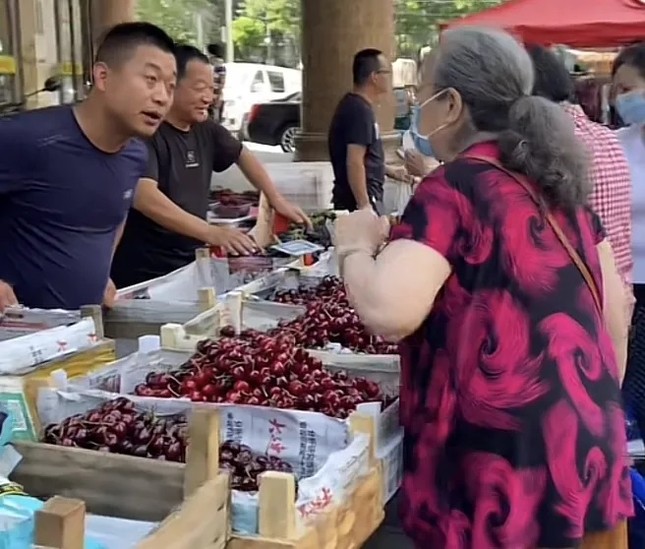 Cuộc sống giàu có của Dung ma ma Hoàn Châu cách cách-2