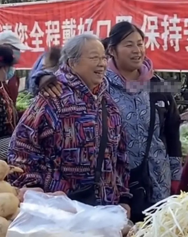Cuộc sống giàu có của Dung ma ma Hoàn Châu cách cách-1