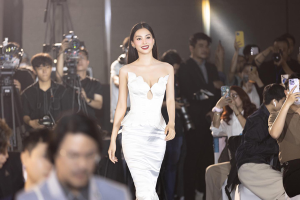 Tặng nhà mặt phố giá trị lớn cho bố mẹ sau 5 năm đăng quang, sự thật Hoa hậu Tiểu Vy giàu ra sao?-5