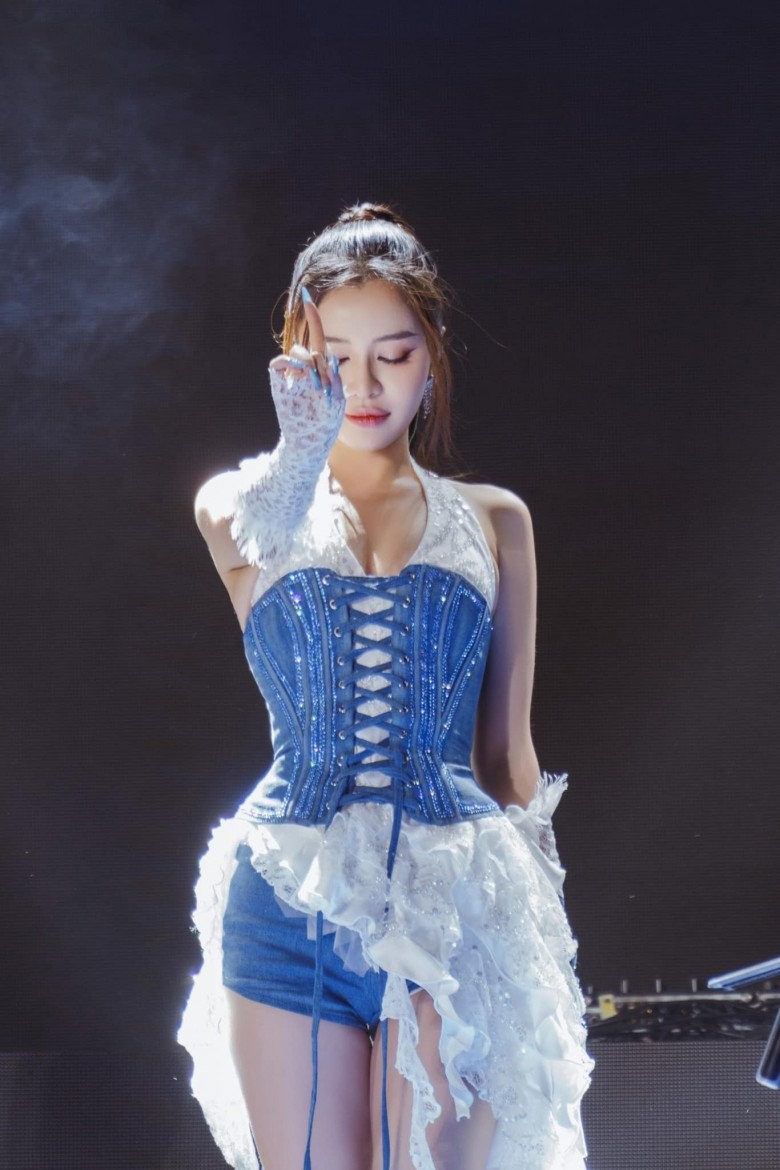 Bích Phương khác lạ hậu ở ẩn: Miệng méo, mặt gãy như biến chứng thẩm mỹ làm fans vỡ mộng-9