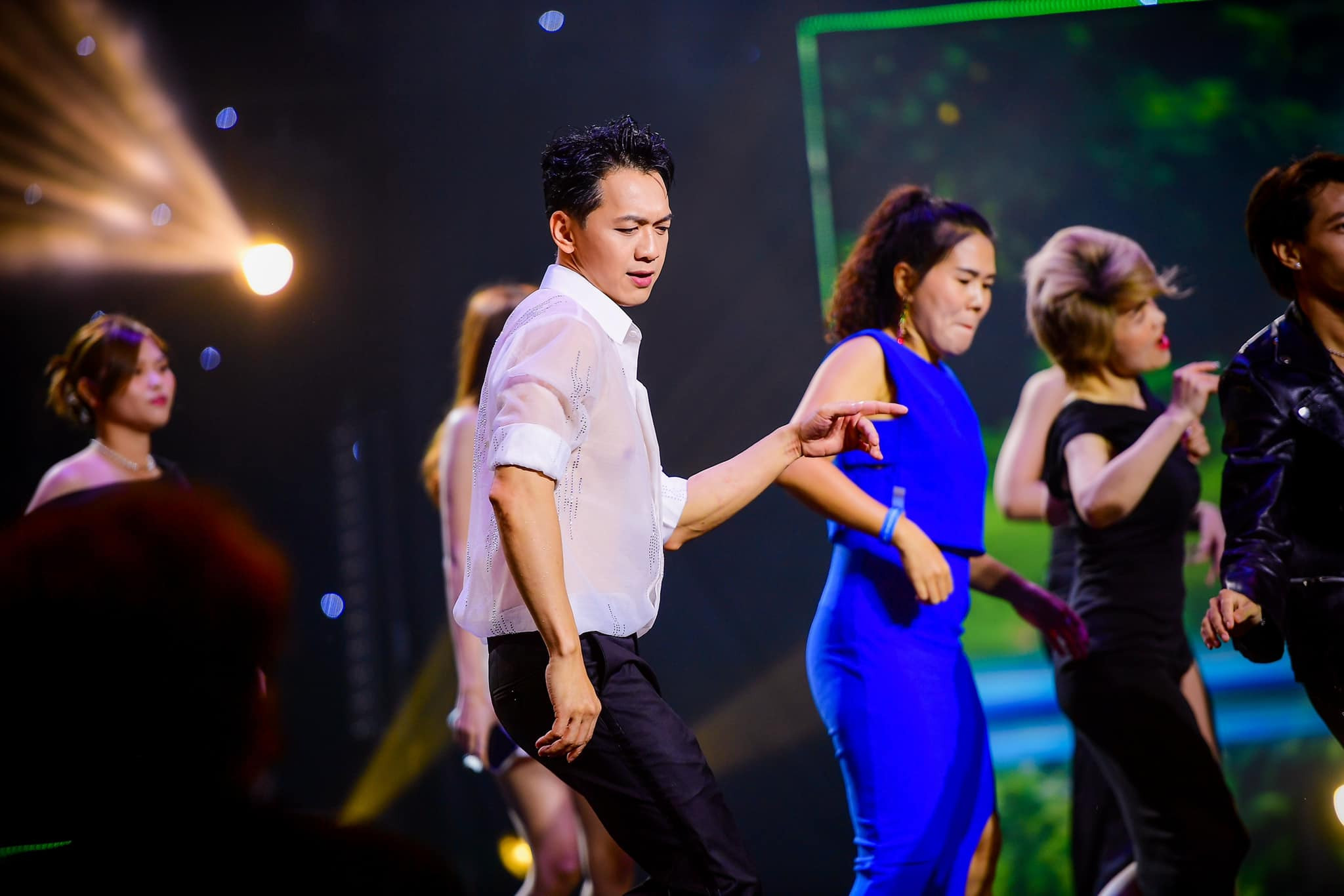 Đời tư kín tiếng của MC Khắc Nguyện - trợ thủ cho Chủ tịch ngân hàng gây sốt-2