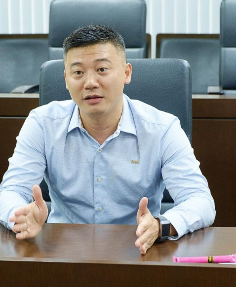 Đời tư kín tiếng của MC Khắc Nguyện - trợ thủ cho Chủ tịch ngân hàng gây sốt-6