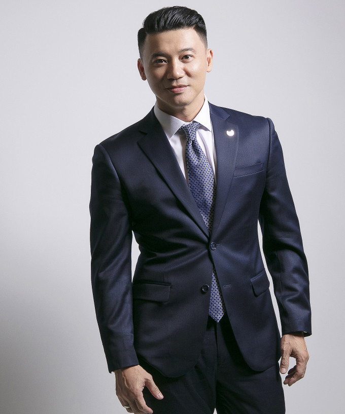 Đời tư kín tiếng của MC Khắc Nguyện - trợ thủ cho Chủ tịch ngân hàng gây sốt-5