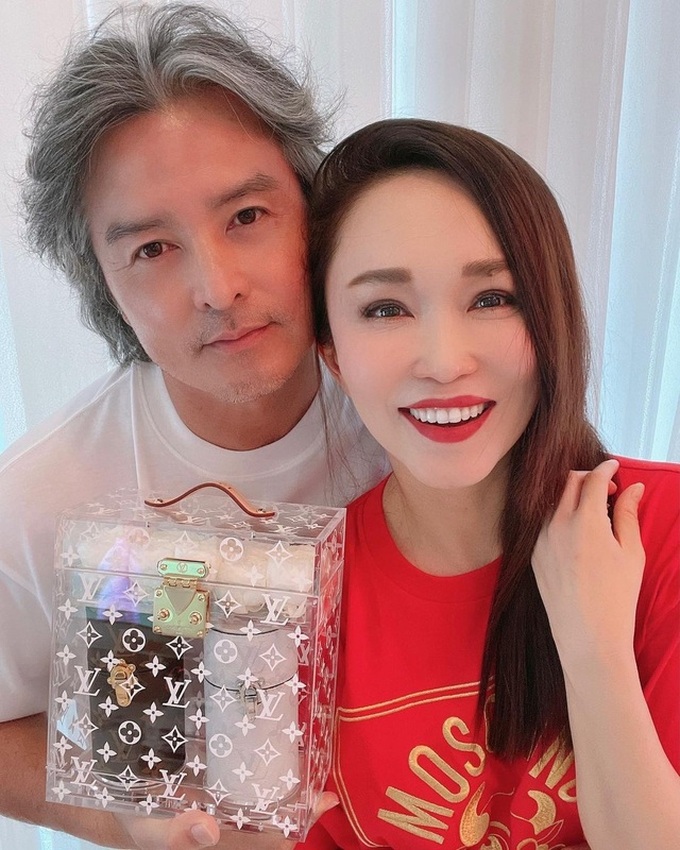 Làn da căng bóng, tấm lưng ong vạn người mê của Phạm Văn Phương ở tuổi 52-6