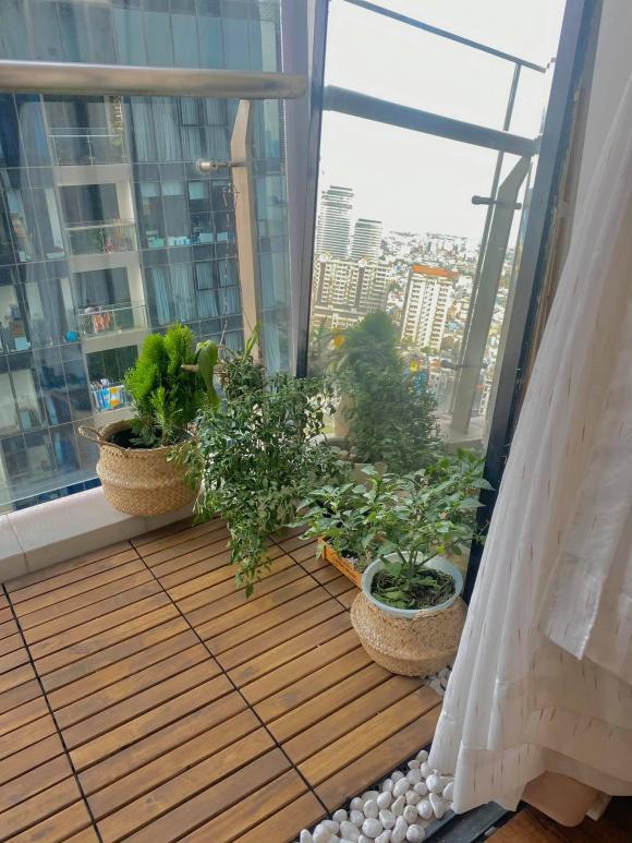 Gây tranh cãi vì một hành động với người hâm mộ, ca sĩ Lan Trinh và bạn trai đồng giới hiện sống ra sao?-15