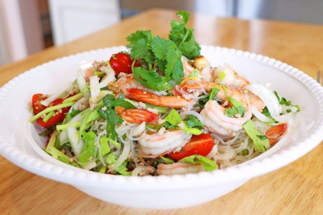 Nắng nóng chán cơm, vợ nhanh tay đem miến trộn với những thứ này ngon mát, tuần ăn vài lần không chán!-10