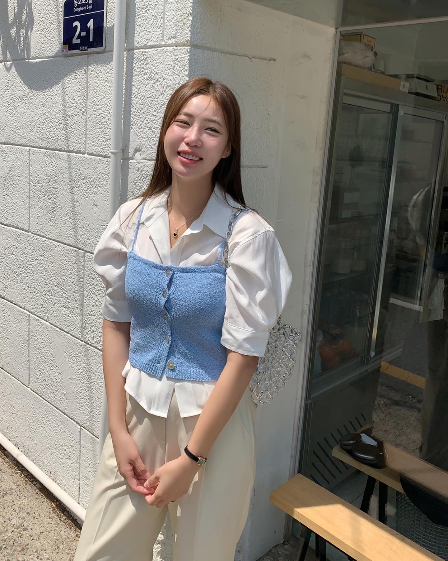 Mặc đẹp không khó với áo sơ mi trắng-3