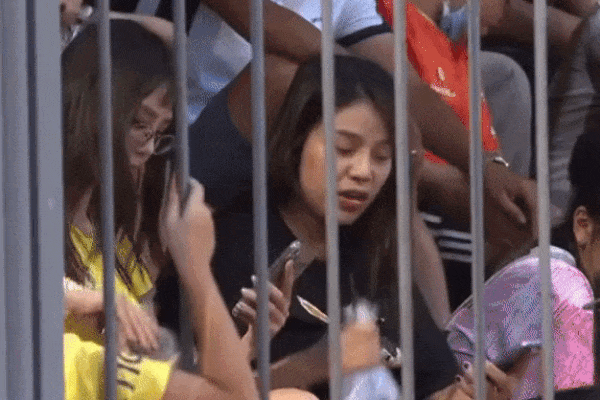 Biểu cảm của vợ Bùi Tiến Dũng sau ồn ào trên mạng gây chú ý-1