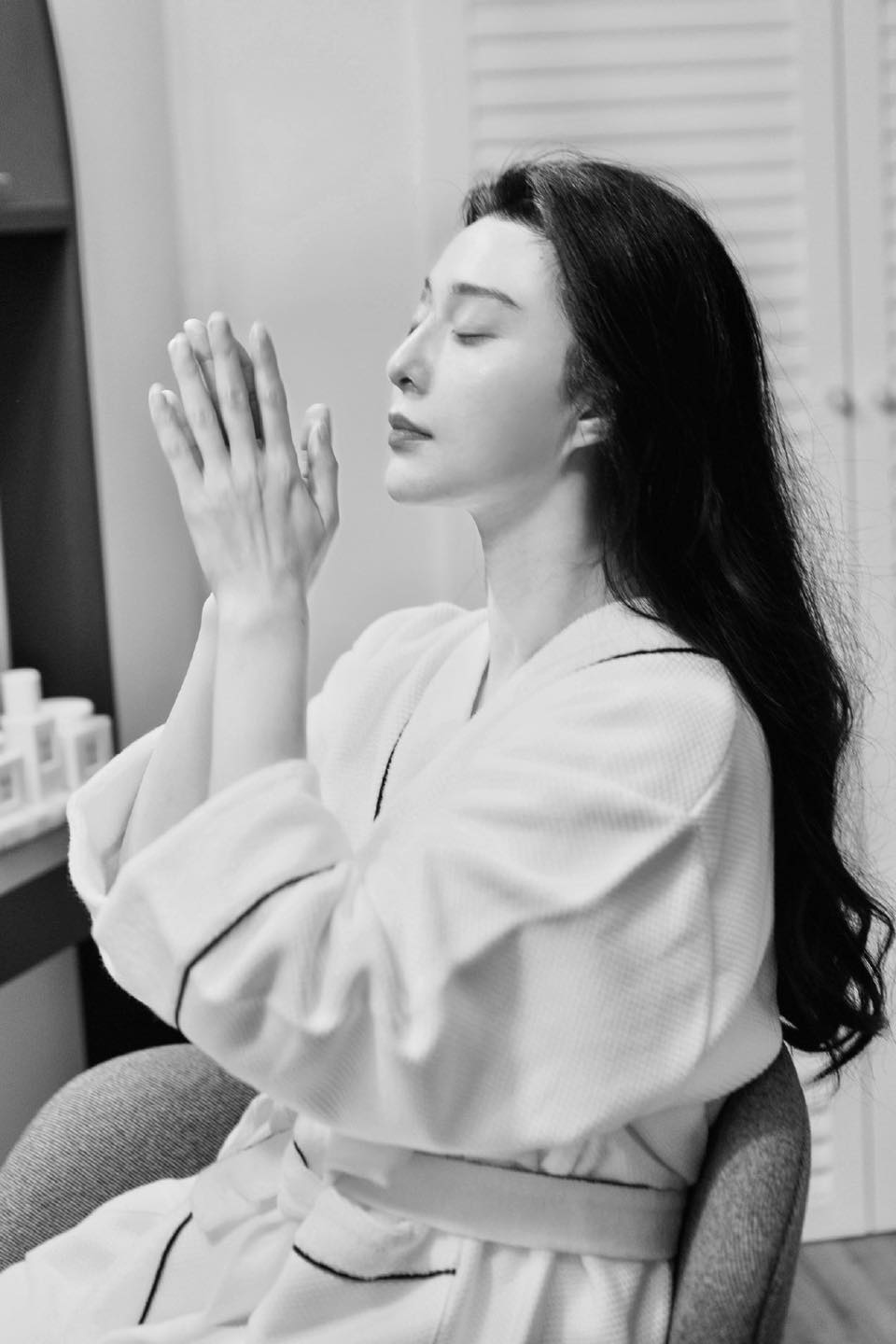 Làn da trắng mịn ở tuổi 41 của Phạm Băng Băng: Bí mật nằm ở bước massage 1 lần/tuần-8