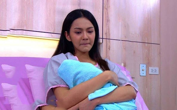 Cuống cuồng vì con sốt, mẹ chồng còn mắng một câu khiến tôi uất ức bật khóc-1