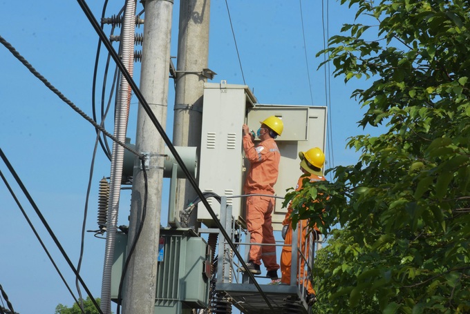 Người dân phát khùng vì một đêm cúp điện 8 lần-5