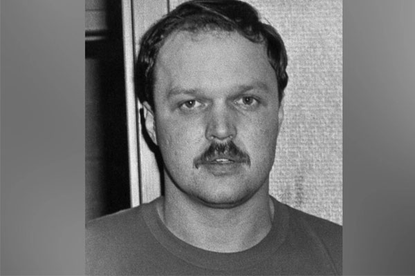 Thú vui tàn ác quái đản của gã trai đồng tính-1