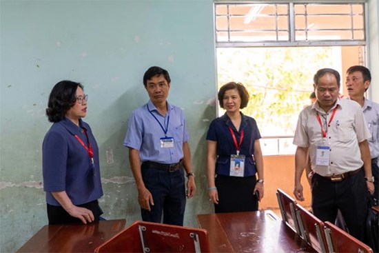 Thuê tàu vận chuyển đề, đưa 40 giáo viên ra đảo Phú Quý coi thi tốt nghiệp THPT