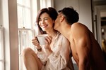 3 việc chỉ khi yêu vợ tới bất chấp, lúc về giường chồng mới chịu “hạ mình” làm
