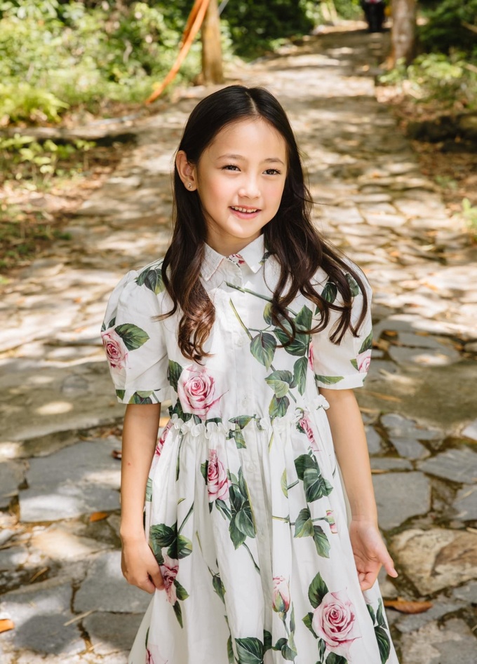 Ái nữ 8 tuổi của Hà Kiều Anh: Nhan sắc tiểu mỹ nhân, học cưỡi ngựa từ nhỏ-9