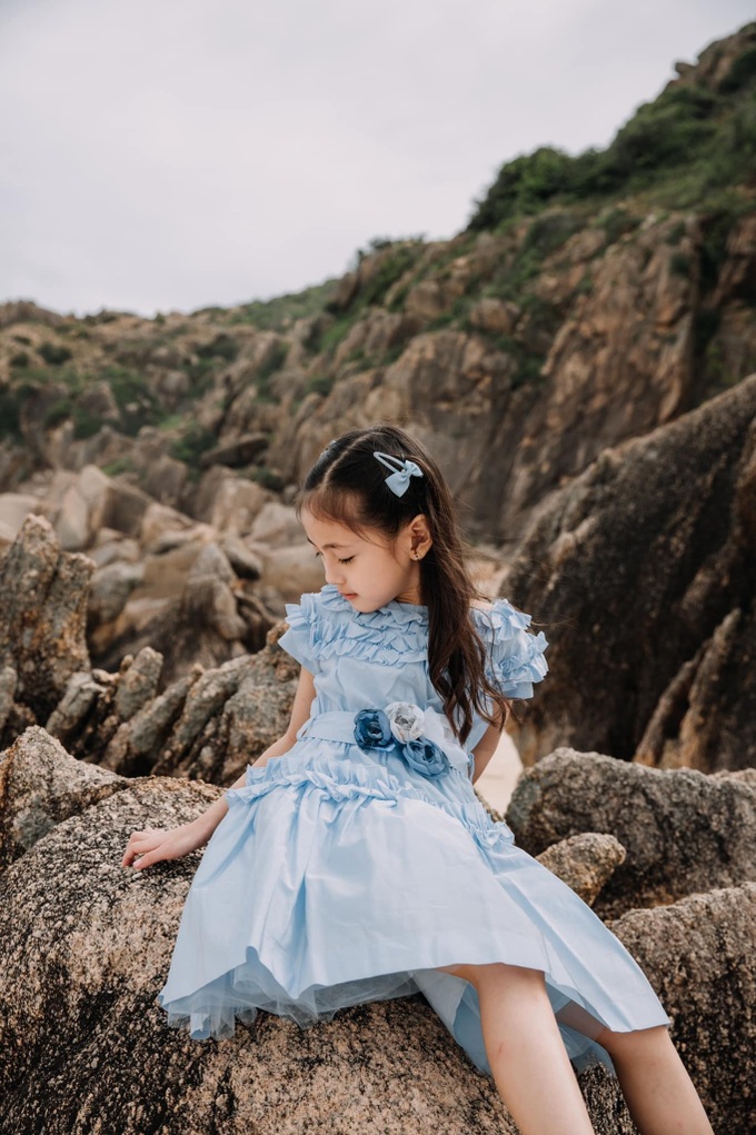 Ái nữ 8 tuổi của Hà Kiều Anh: Nhan sắc tiểu mỹ nhân, học cưỡi ngựa từ nhỏ-10