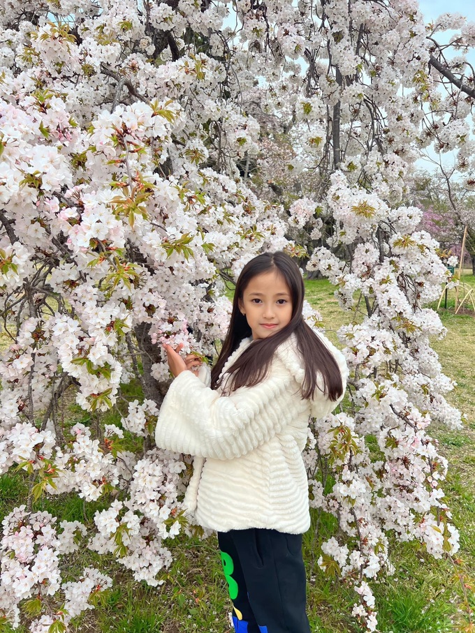 Ái nữ 8 tuổi của Hà Kiều Anh: Nhan sắc tiểu mỹ nhân, học cưỡi ngựa từ nhỏ-7