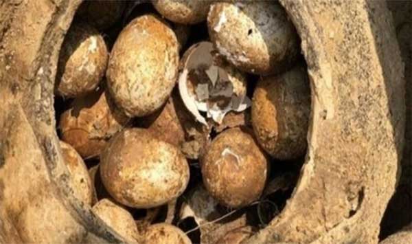 Vì sao giới khảo cổ tuyệt đối không chạm tay vào hai thứ sặc sỡ trong mộ cổ?-1