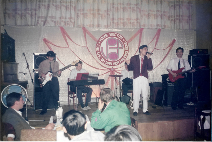 Cuộc sống của 2 hoàng tử” bất ngờ mất tích” khỏi showbiz Việt giờ ra sao?-6