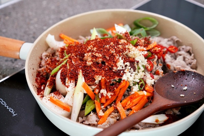 Bữa tối mùa hè chỉ cần một đĩa thịt xào thế này vừa nhanh lại ngon-4