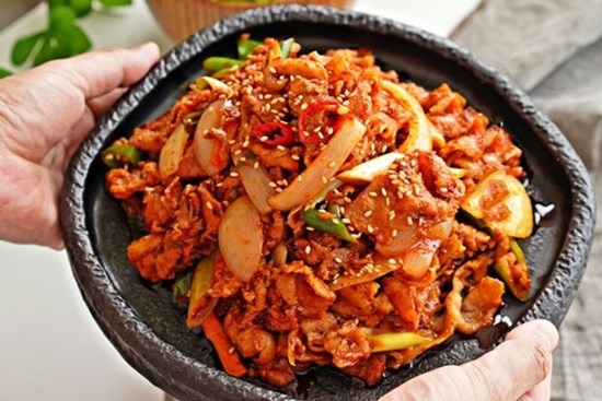 Bữa tối mùa hè chỉ cần một đĩa thịt xào thế này vừa nhanh lại ngon