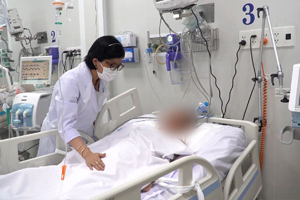 Ăn nấm xào mướp, chồng chết, vợ nguy kịch-1