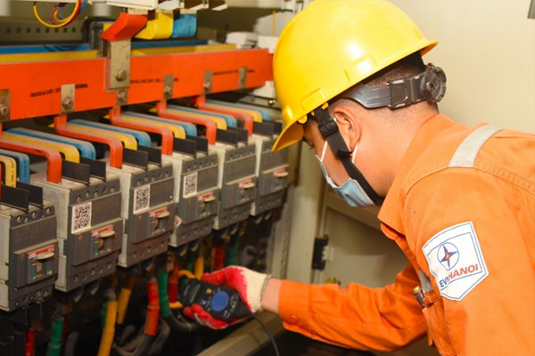 Hà Nội: Không có nước, hồ điều hoà Trung Văn thành hồ chết-1