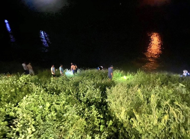 Ghen tuông, chồng đâm vợ nguy kịch rồi phóng hỏa đốt nhà hàng xóm-2