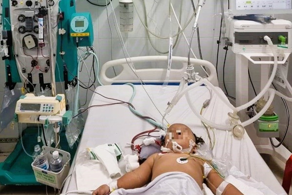 Cuộc gọi lúc nửa đêm cứu 2 trẻ nhỏ nguy kịch vì tay chân miệng-1