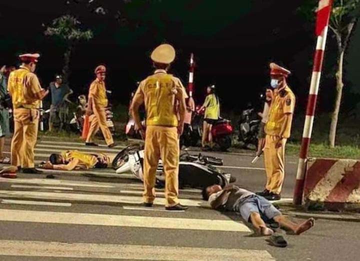 Thanh niên trốn đo nồng độ cồn, lao thẳng vào CSGT-1