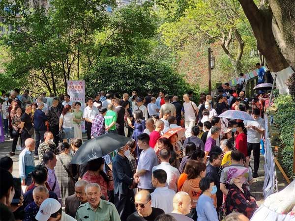 ‘Chợ tình’ nhưng tấp nập người già ở Trung Quốc-3