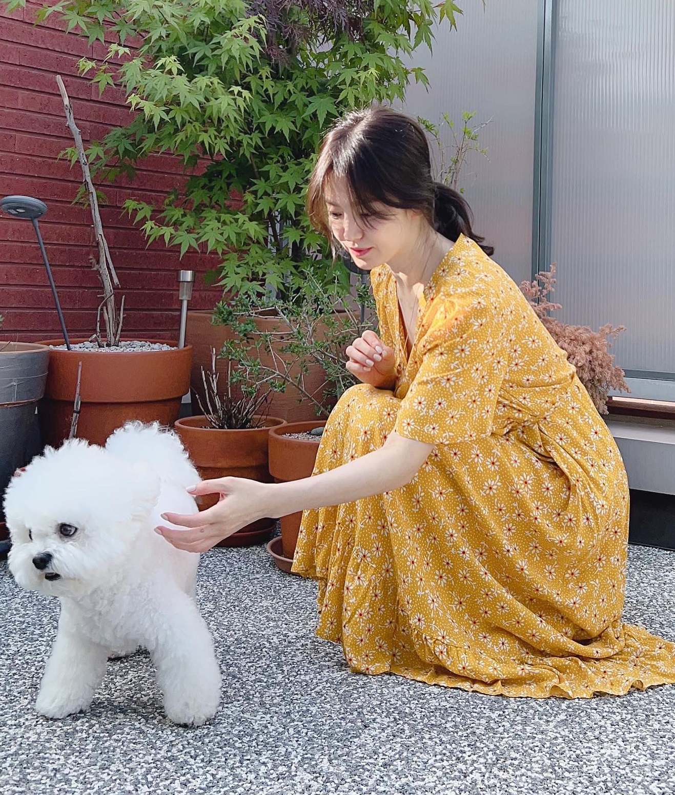 Style diện váy mùa hè trẻ trung của Song Hye Kyo-1