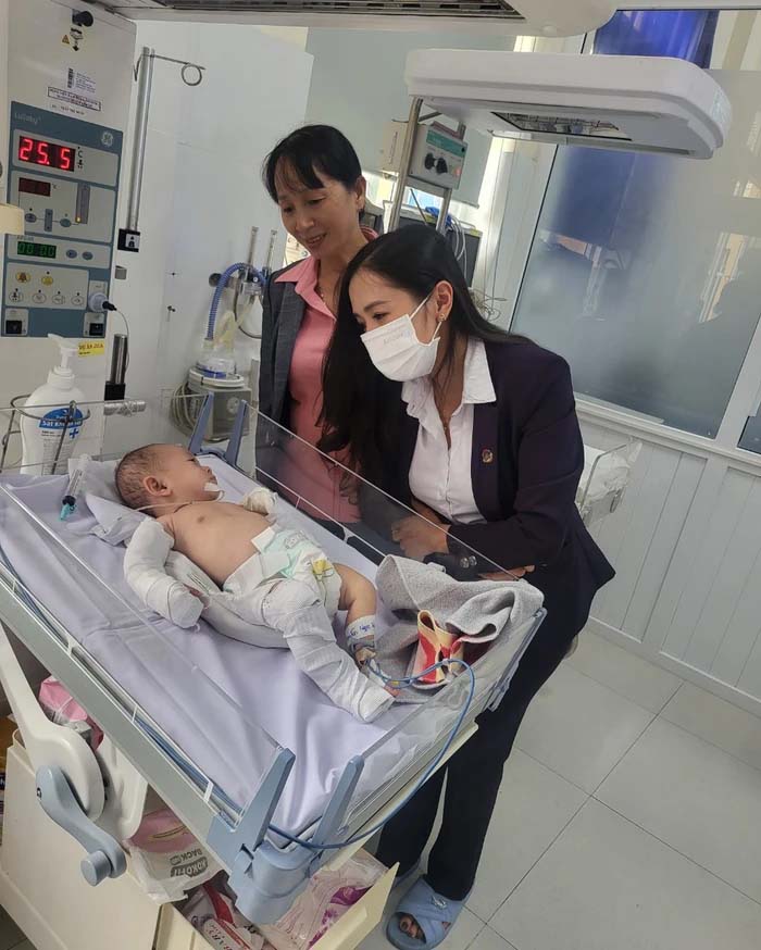 Bé gái 2 tháng tuổi bị bạo hành dã man đã được xuất viện-2