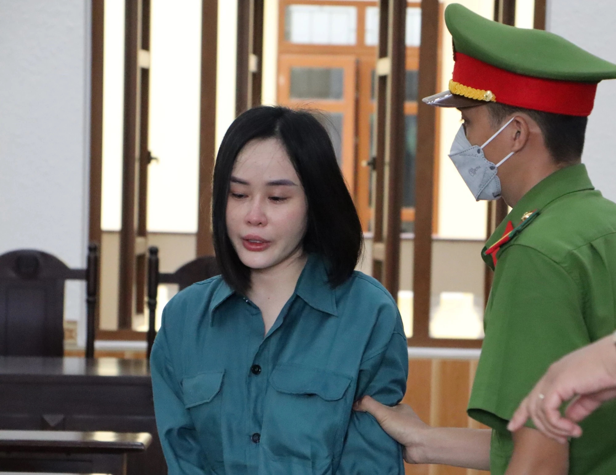 Hotgirl Tina Dương bật khóc khi nghe tin lãnh 11 năm tù-3