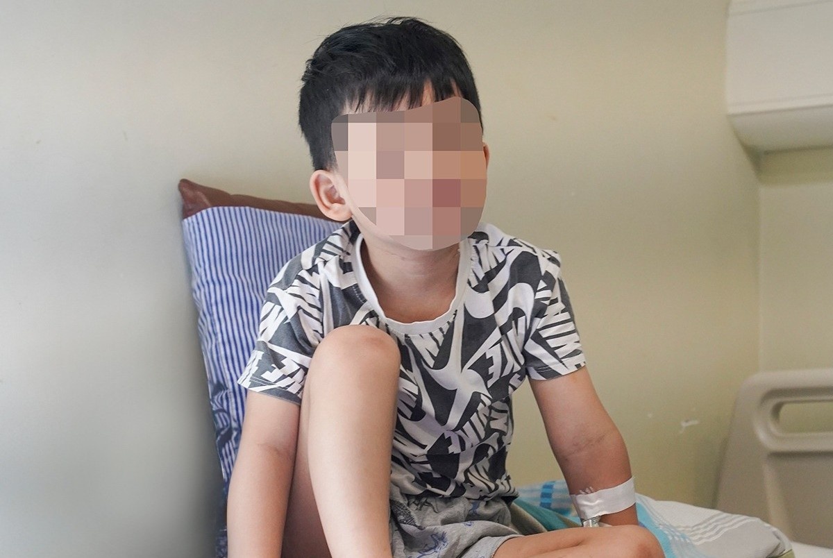 Trẻ nguy kịch vì sơ cứu đuối nước sai cách-2