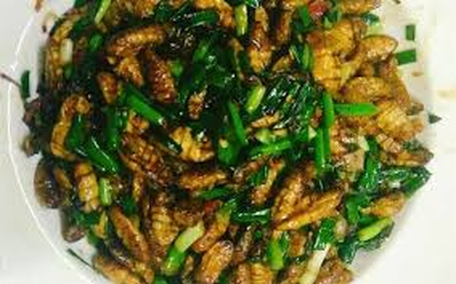 Cách rang nhộng tằm với lá chanh 99% ăn là ghiền của người Hà Nội-2