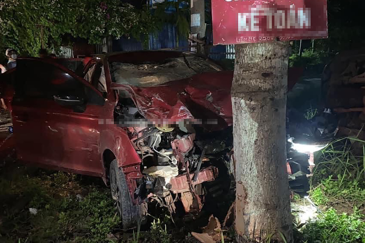 Truy tìm 2 tài xế ô tô trong vụ tai nạn liên hoàn tại Vĩnh Phúc-1