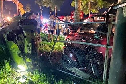 Truy tìm 2 tài xế ô tô trong vụ tai nạn liên hoàn tại Vĩnh Phúc