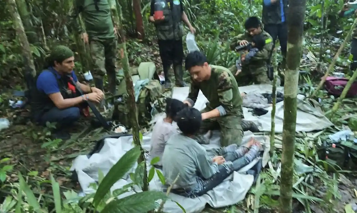 Tìm thấy 4 đứa trẻ còn sống sau vụ máy bay rơi ở Colombia-2